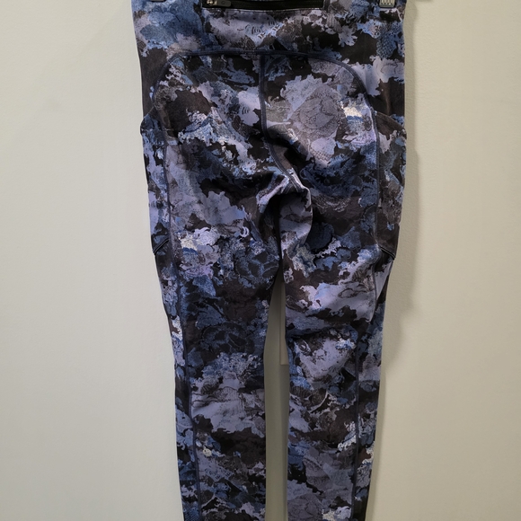 Lululemon Athletica Speed Up Tight Black and Blue Patterned Leggings - Picture 12 of 12